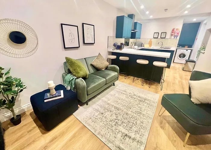 Gorgeous Newly Renovated 2 Double Bed Flat