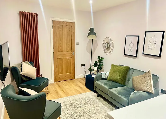 Gorgeous Newly Renovated 2 Double Bed Flat