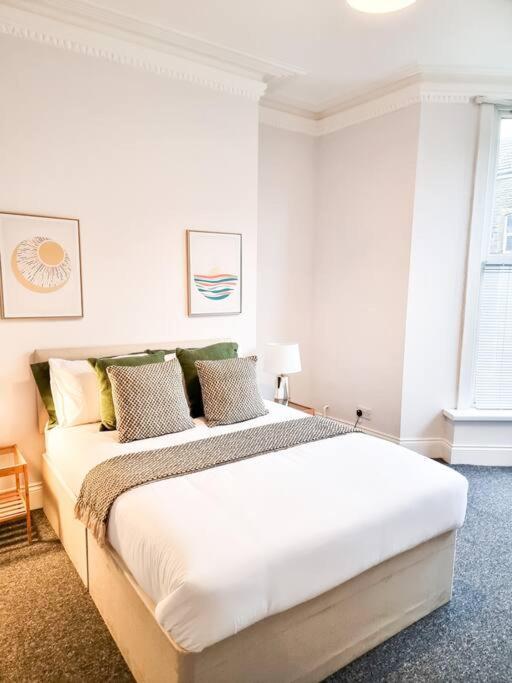 Gorgeous Newly Renovated 2 Double Bed Flat Apartment