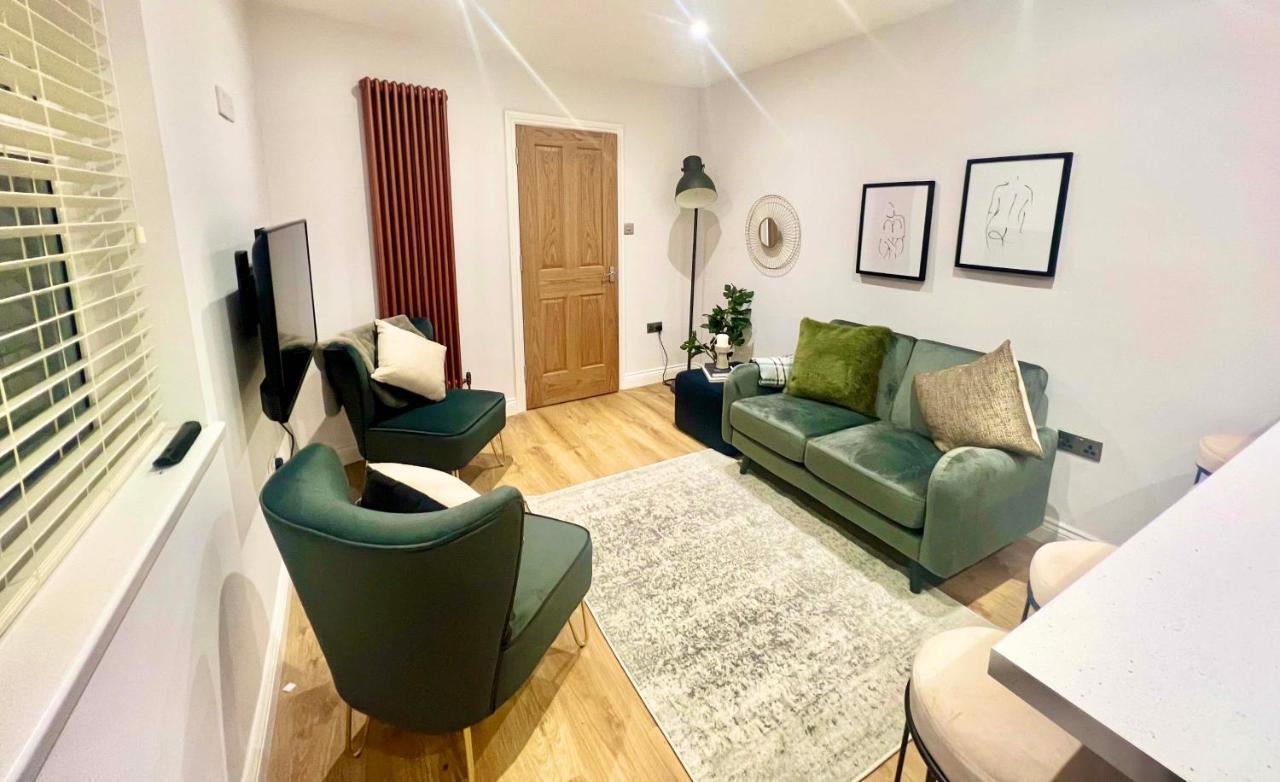 Gorgeous Newly Renovated 2 Double Bed Flat Apartment