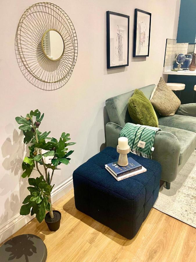 Gorgeous Newly Renovated 2 Double Bed Flat Apartment Swansea