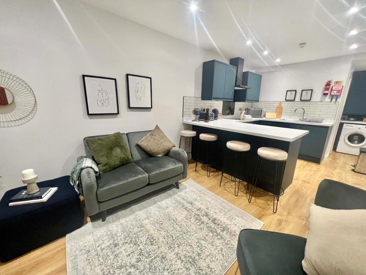 Gorgeous Newly Renovated 2 Double Bed Flat Swansea