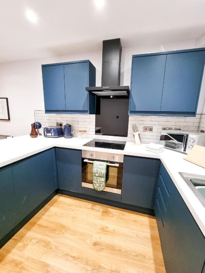 Gorgeous Newly Renovated 2 Double Bed Flat *