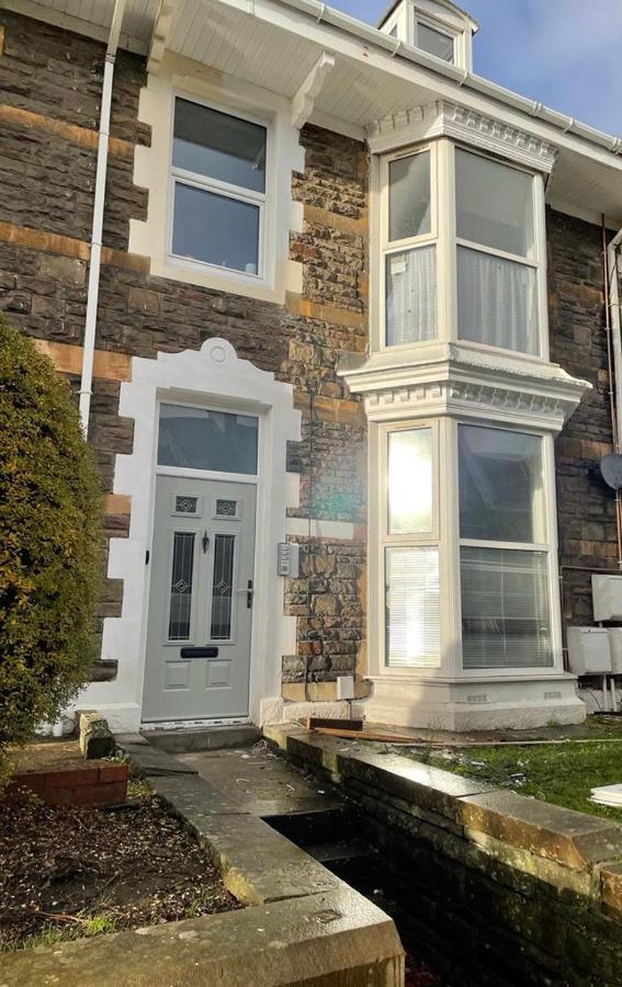 Gorgeous Newly Renovated 2 Double Bed Flat Swansea
